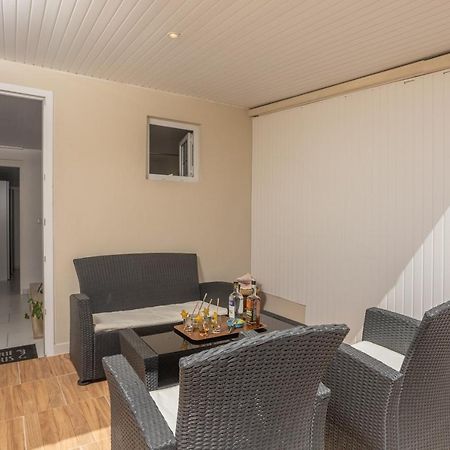 Alpinia - Appt Avec Piscine Partagee Apartment Saint-Pierre Ngoại thất bức ảnh