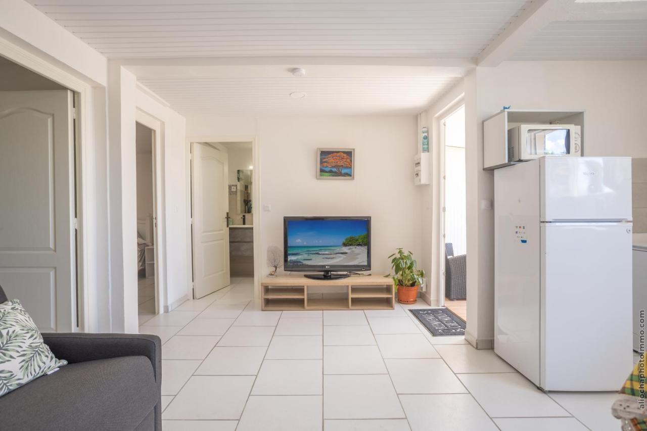 Alpinia - Appt Avec Piscine Partagee Apartment Saint-Pierre Ngoại thất bức ảnh