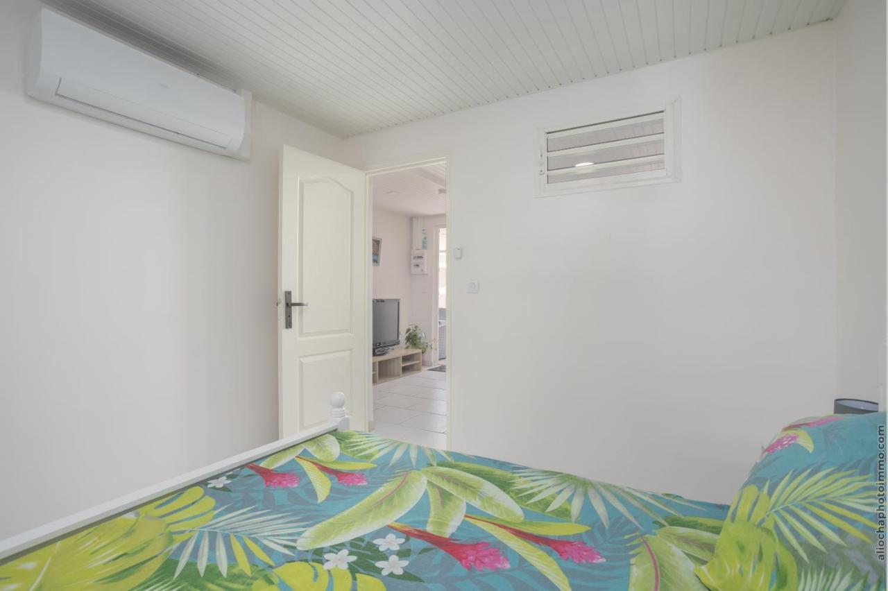 Alpinia - Appt Avec Piscine Partagee Apartment Saint-Pierre Ngoại thất bức ảnh