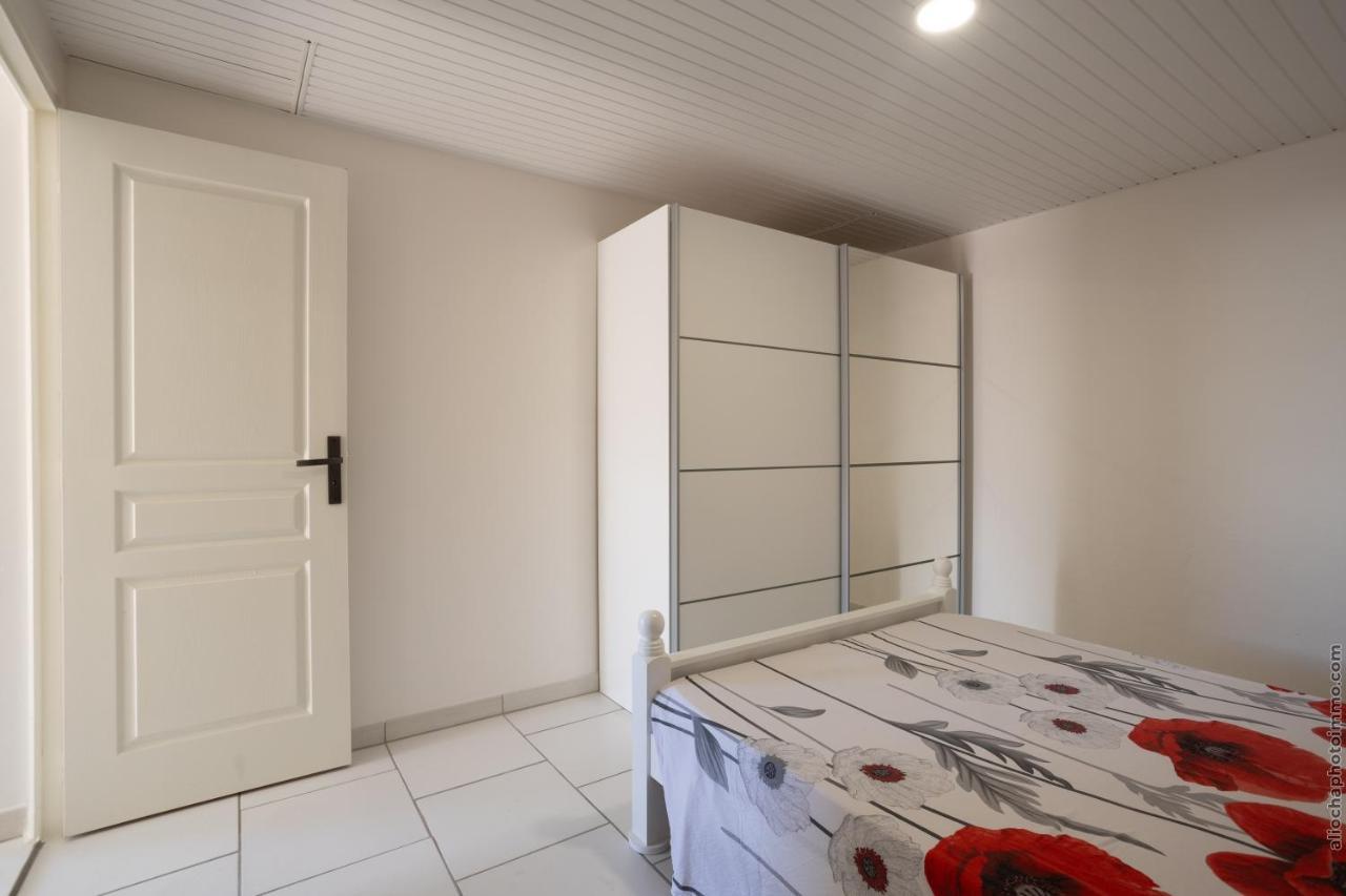 Alpinia - Appt Avec Piscine Partagee Apartment Saint-Pierre Ngoại thất bức ảnh
