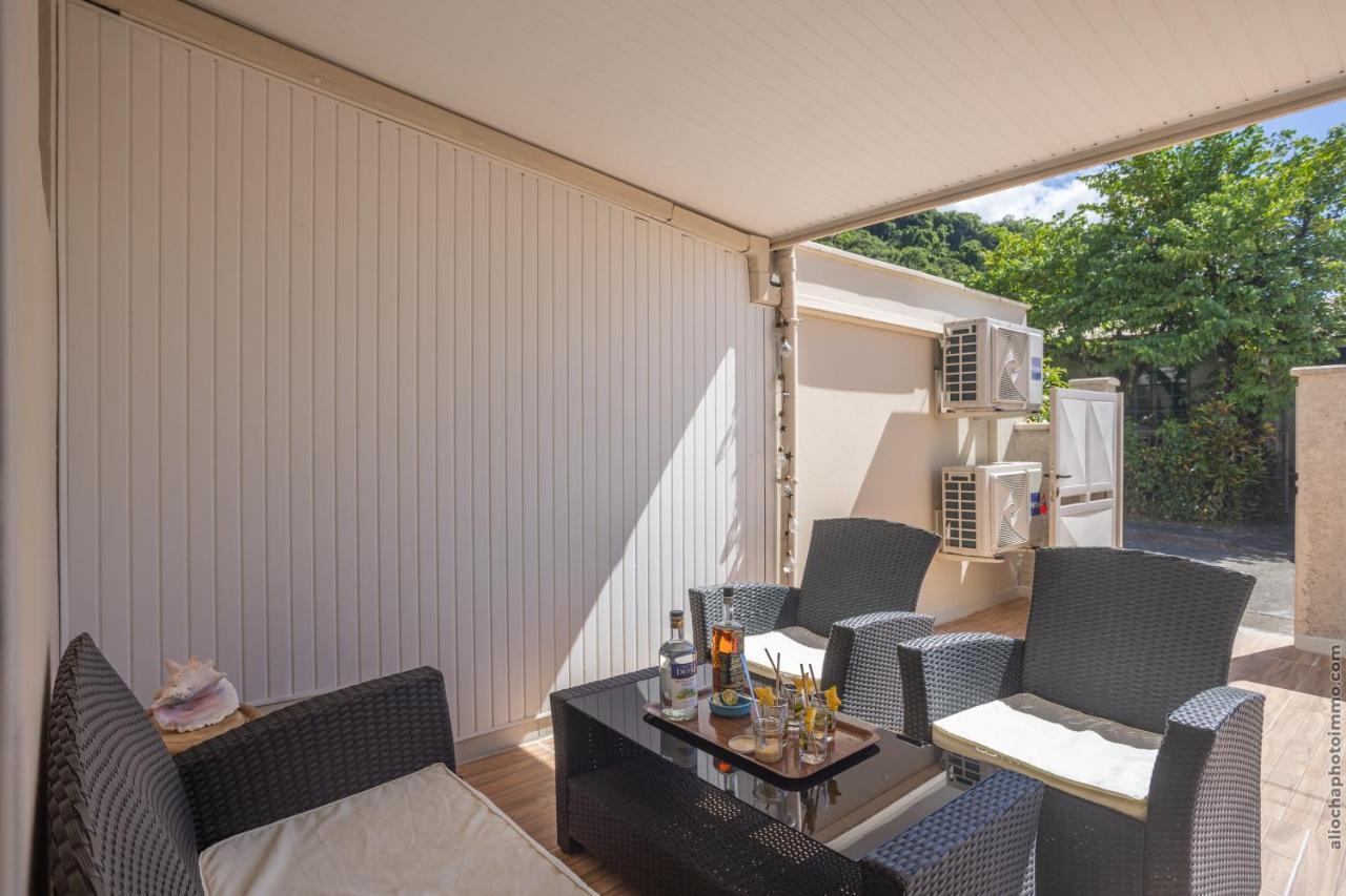 Alpinia - Appt Avec Piscine Partagee Apartment Saint-Pierre Ngoại thất bức ảnh